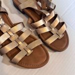 Clarks  Gold Leather Strappy Gladiator Sandals Women’s 9 Beachy Comfort Flats Photo 2