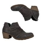 Earth Origins gray Suede Booties Perforated Ruching brandished toe back zip sz 7 Photo 1