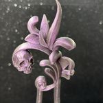 Handmade Gothic Skull Hair Pin – 3D Printed Fantasy Hair Accessory Purple Color Shift Photo 1