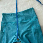 Zyia  Aqua Paradise Light n Tight Hi-Rise Capri 20” Size 6-8 Photo 9