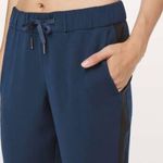 Lululemon Blue On The Fly Athletic Cropped Side Stripe Sport Pants 6 Photo 4