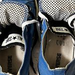 Converse Womens sz7 Mens sz5 low tops Photo 2