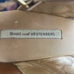 Diane Von Furstenberg  Women's Ophelia Wedge Sandal,Gold Metallic/Nude 10.5M = Photo 7