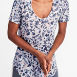 Old Navy Sz M Lightweight Scoop Neck Blouse Tee Shirt Camo Top Stretch Photo 0