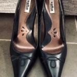 Kenneth Cole Hardly Worn Tribeca by Kennith Cole pointed toe shoes. Sz 7.5. In excellent condition Photo 0