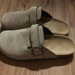 Amazon clogs Photo 1