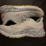 New Balance Women's Running Shoes - White and Pink Photo 3