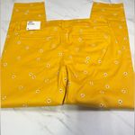 Old Navy NWT Pixie Yellow Daisy Floral Embroidered ankle pant size 6 Photo 2
