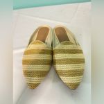 Universal Threads  tan flats size 9‎ Photo 1