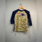 Nike Women’s  NFL Patriots Military Camo Shirt Size S EUC Photo 3