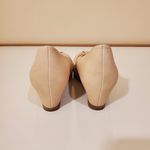 Baretraps  Memory Insole Beige Wedge Round Toe Bow Photo 2