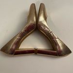 Vince Camuto  VC-DESIMMY Pump in Metallic Gold Size 10M Photo 2