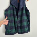 Girlie girl original C.C Exclusive Reversible Fleece & Plaid Vest, Women’s Size Large — Evergreen/Navy Photo 10