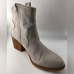Dirty Laundry Women's Gray Textured Ankle Boots Photo 1