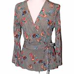 One Clothing Revolve UO Black White Stripe Floral Hummingbird 3/4-Slv Tie-Front Wrap Top EUC S Photo 0