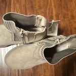 No Boundaries Women's Beige Chelsea Boots Photo 2