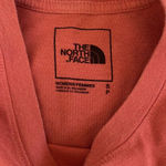 The North Face Women’s pinkish orange short sleeve t-shirt small Photo 3