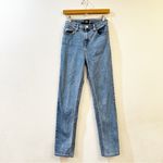 Urban Outfitters  BDG Womens Girlfriend High-Rise Jean Size 26 Light Wash Photo 2