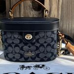 Coach  Kay Crossbody In Signature Chambray C8165 Photo 0