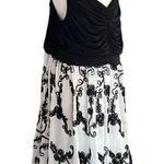 Le Bos Black & White Embroidered Sleeveless Cocktail Dress Photo 3