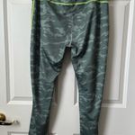 Vineyard Vines  Printed Performance Leggings Camo Sage Olive Size L Photo 1