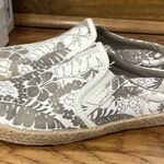 Tommy Bahama Women’s Marcie TB Natural Leaves casual slip on shoes size 6 Photo 2