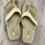 Volatile Beige Women's 1 3/4" Flip Flops Size 8 Tan Photo 1