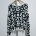 Bethany Mota  fussy knit sweater black white

S Photo 3