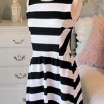 The Comfy Poema Dress Fit and Flare Black White Sleeveless Photo 2