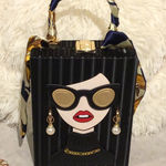 Elegant & Chic Floral Photo 0