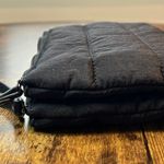 Women’s puffer wristlet handbag Black Photo 3