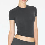 SKIMS NWT  Fits Everybody Short Sleeve T-Shirt in Graphite, size medium Photo 0