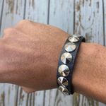 1 row Silver studded faux leather bracelet Photo 1