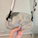 Lululemon  Everywhere Belt Bag Grey White Stripe 1L. Photo 5
