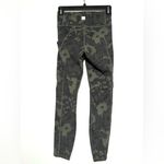 Vuori  Stride Legging Oregano Camo Flower Green Pattern XS Photo 2