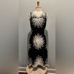 Felicity Statement Black/White Floral Appliqué sleeveless midi dress size Small Black Photo 6