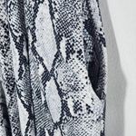 Entro Gray and Black Snakeskin Cropped Jumpsuit with Wide Legs Size Small Photo 5