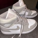 Nike Air Jordan 1  Mid Photo 0