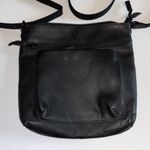 COCHOA BRAND BLACK LEATHER CROSSBODY 3 ZIP POCKETS OUTSIDE OF BAG PRELOVED Photo 1