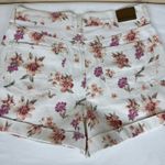 American Eagle  Women’s High-Waisted Floral Denim Shorts Size 6 Photo 5