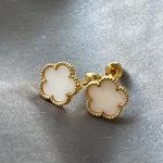 Anthropologie 18K Pearlized Clover Earrings Glamorous  Photo 2