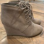 Arizona Jeans Arizona Woman’s Tan Suede Platform Booties Size 7 Photo 1