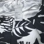 H&M  Women’s Maxi Dress Sleeveless Black White Tropical Pattern Size 4 Vacation Photo 5