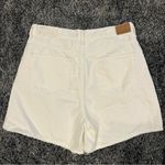 American Eagle 🌸NWT WHITE BAGGY MOM DENIM SHORTS SIZE 10🌸 Photo 5
