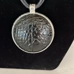 Super Cute Silver and Black Fashion Necklace Photo 1