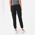 Vuori Women’s Weekend Jogger Pants in Black Size S Photo 2