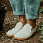 Mukishoes Elegant Cream Loafers for Women Size 8 Photo 0