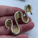 Monet Vintage  ribbon wave brooch. Photo 2