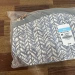 J. McLaughlin  Travel Pouch NWT $38 Cosmetic Bag Gray White Chevron Medium Photo 2