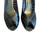 Stuart Weitzman  Black Peep Toe Heels Sandals Leather Perforated Size 8.5 Women's Photo 3